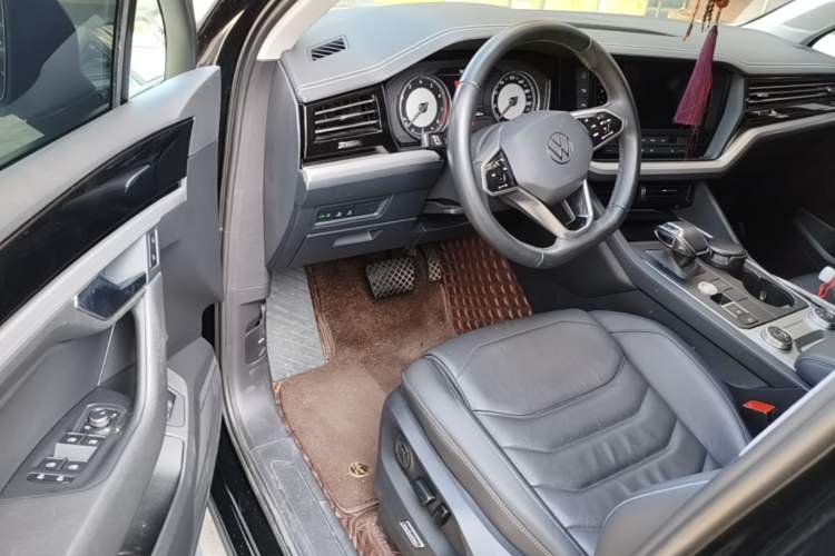Used Volkswagen Touareg 2022 2.0 TSI Flagship Special Edition Driver Seat