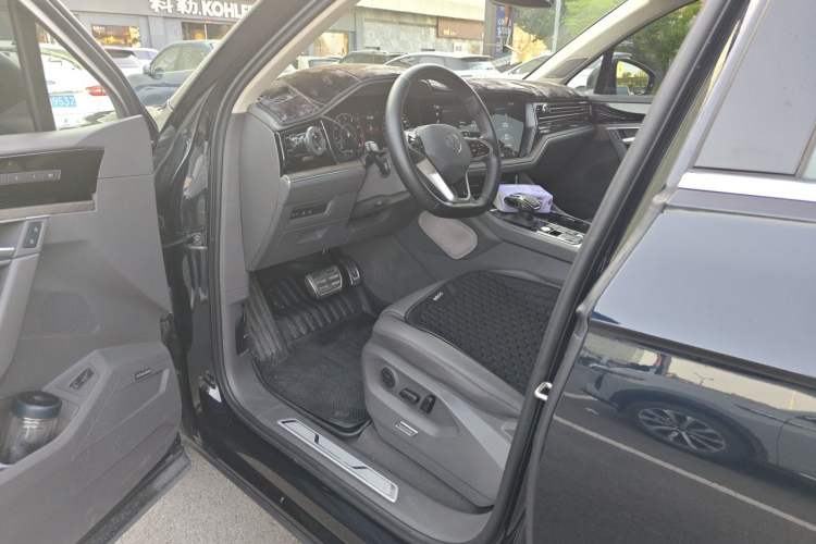 Used Volkswagen Touareg 2022 3.0 TSI Prestige Edition Classic Sport Package Driver Seat
