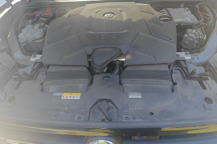 Used Volkswagen Touareg 2022 3.0 TSI Prestige Edition Engine Bay