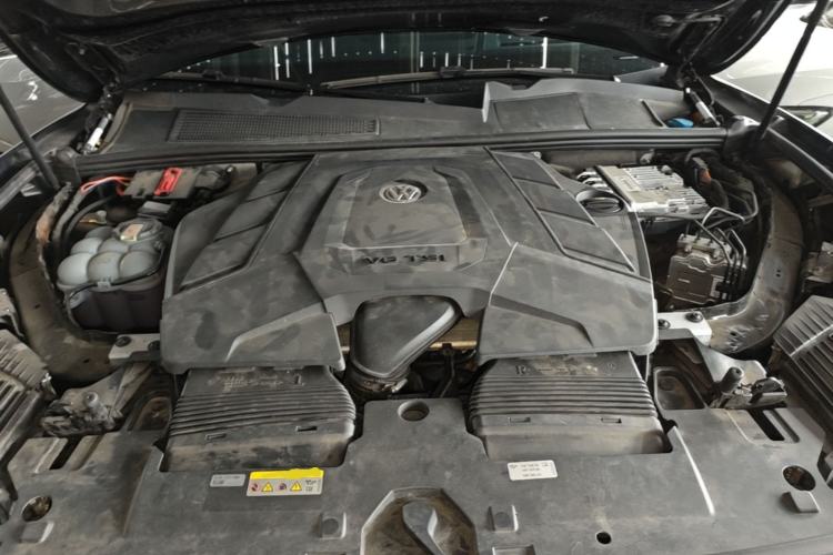 Used Volkswagen Touareg 2022 3.0 TSI Luxury Edition Black Diamond Sport Package Engine Bay