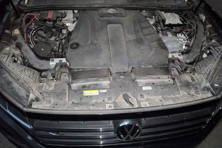 Used Volkswagen Touareg 2022 2.0 TSI RuiShang Edition Engine Bay