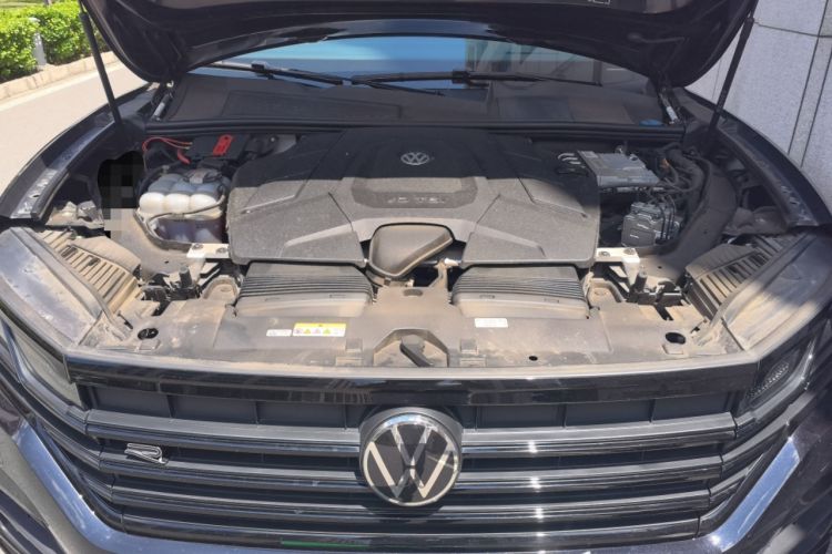 Used Volkswagen Touareg 2022 3.0 TSI Luxury Edition Black Diamond Sport Package Engine Bay