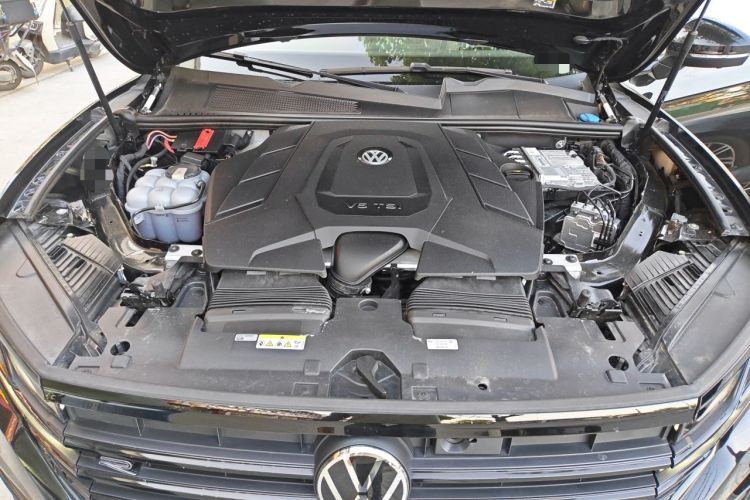Used Volkswagen Touareg 2022 3.0 TSI Prestige 20th Anniversary Special Edition Engine Bay