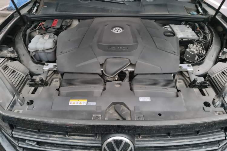 Used Volkswagen Touareg 2022 3.0 TSI Luxury Edition Black Diamond Sport Package Engine Bay