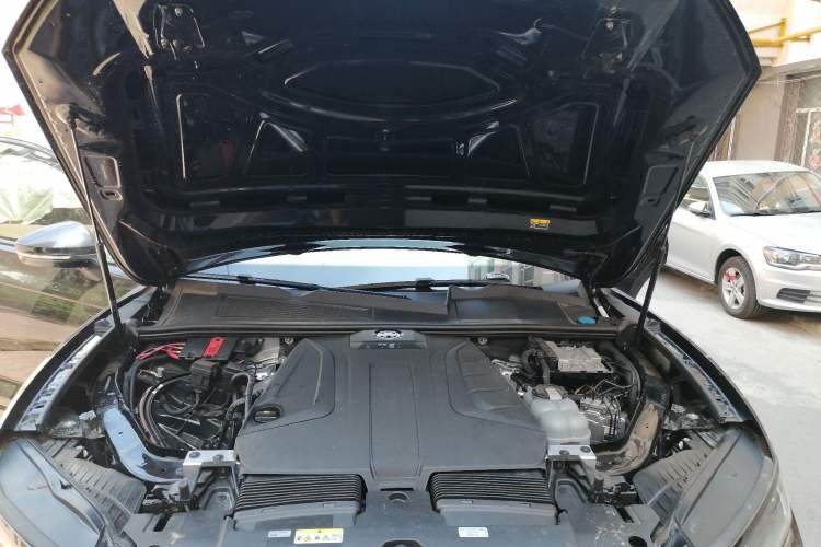 Used Volkswagen Touareg 2022 2.0 TSI Flagship Special Edition Engine Bay