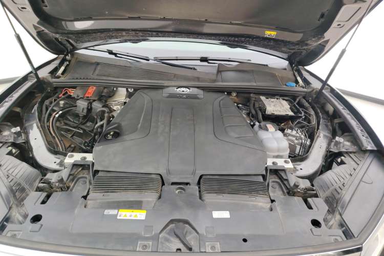 Used Volkswagen Touareg 2022 2.0 TSI RuiShang Edition Engine Bay