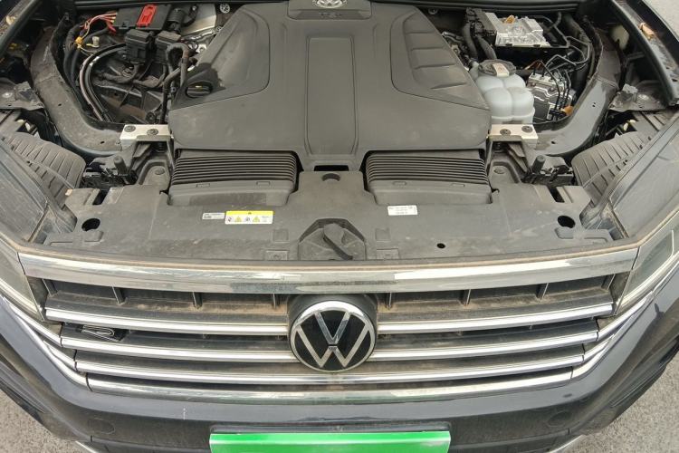 Used Volkswagen Touareg 2022 2.0 TSI RuiShang Edition Engine Bay