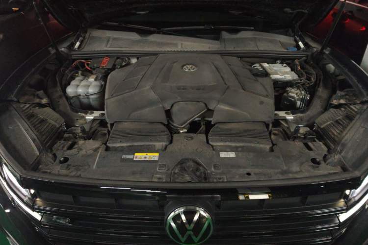 Used Volkswagen Touareg 2022 3.0 TSI Luxury Edition Black Diamond Sport Package Engine Bay