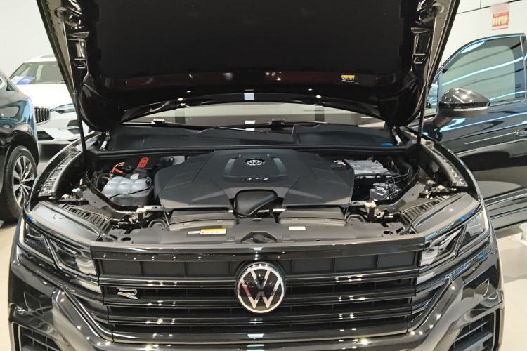 Used Volkswagen Touareg 2022 3.0 TSI Luxury Edition Black Diamond Sport Package Engine Bay