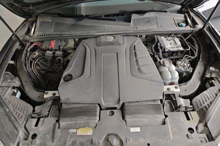 Used Volkswagen Touareg 2022 2.0 TSI Flagship Special Edition Engine Bay