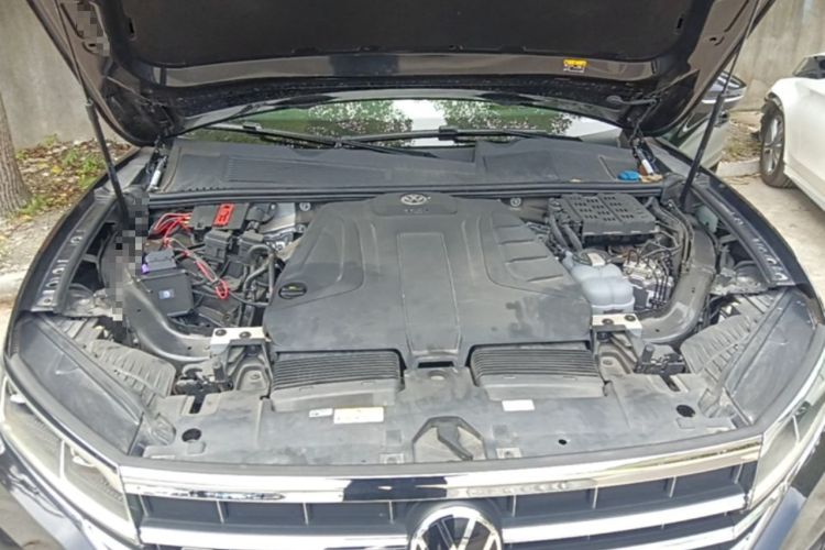 Used Volkswagen Touareg 2022 2.0 TSI RuiShang Edition Engine Bay
