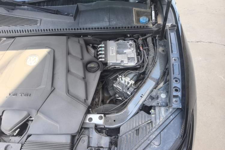 Used Volkswagen Touareg 2022 3.0 TSI Luxury Edition Black Diamond Sport Package Engine Bay Left