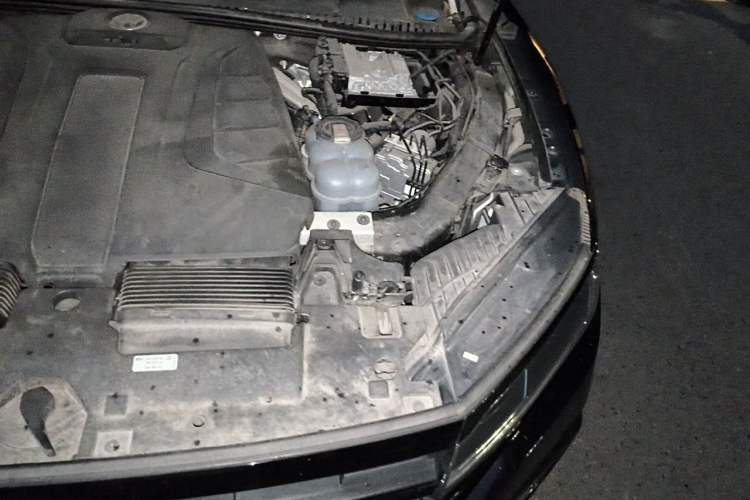 Used Volkswagen Touareg 2022 2.0 TSI RuiShang Edition Engine Bay Left