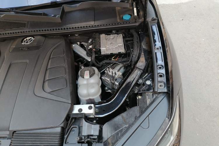 Used Volkswagen Touareg 2022 2.0 TSI Flagship Special Edition Engine Bay Left