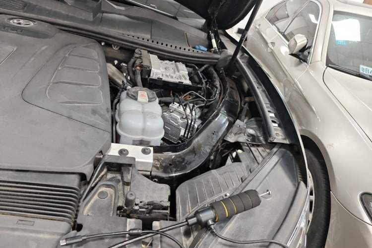 Used Volkswagen Touareg 2022 2.0 TSI Flagship Special Edition Engine Bay Left