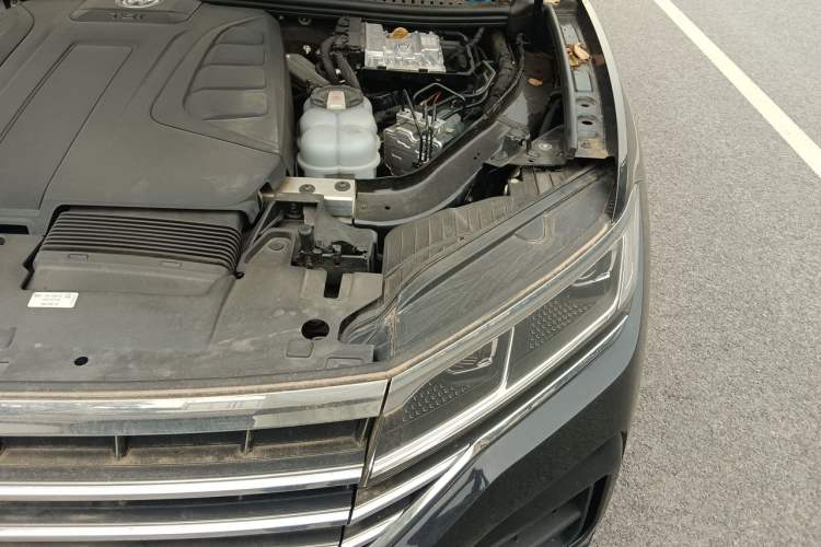 Used Volkswagen Touareg 2022 2.0 TSI RuiShang Edition Engine Bay Left