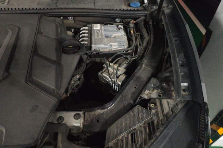 Used Volkswagen Touareg 2022 3.0 TSI Luxury Edition Black Diamond Sport Package Engine Bay Left