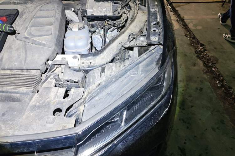 Used Volkswagen Touareg 2022 2.0 TSI RuiShang Edition Engine Bay Left