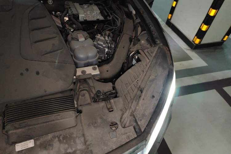 Used Volkswagen Touareg 2022 2.0 TSI Flagship Special Edition Engine Bay Left