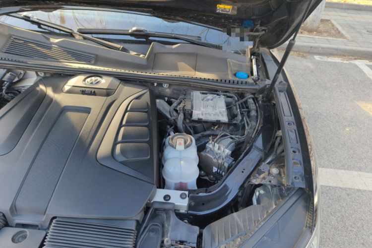 Used Volkswagen Touareg 2022 2.0 TSI Flagship Special Edition Engine Bay Left