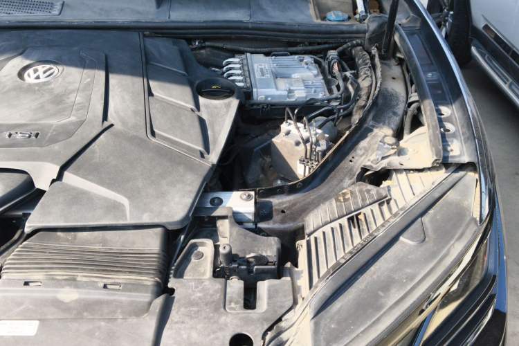 Used Volkswagen Touareg 2022 3.0 TSI Prestige Edition Classic Sport Package Engine Bay Left