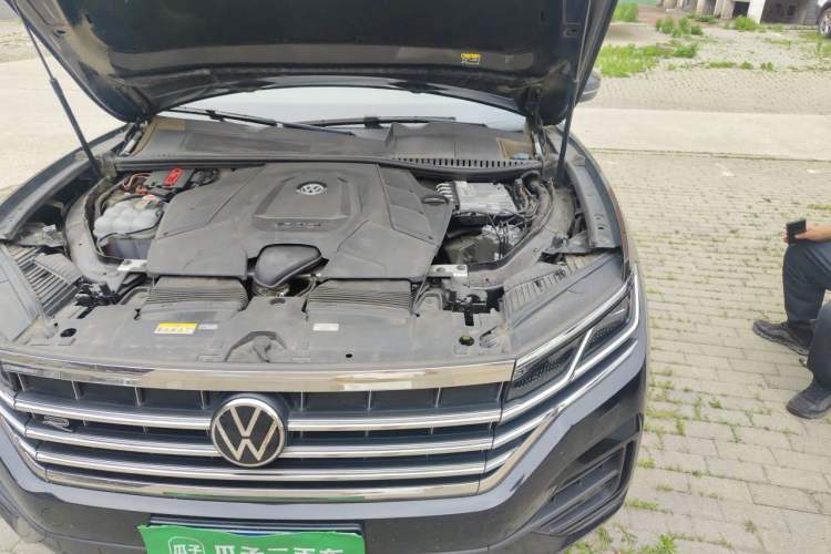 Used Volkswagen Touareg 2022 3.0 TSI Prestige Edition Classic Sport Package Engine Bay Left