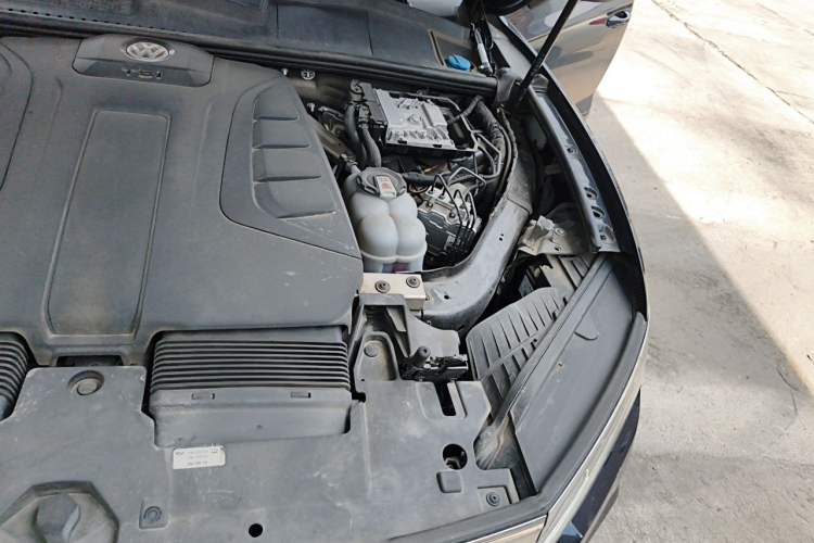 Used Volkswagen Touareg 2022 2.0 TSI RuiShang Edition Engine Bay Left