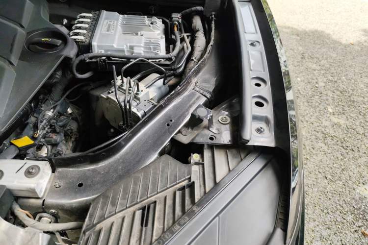 Used Volkswagen Touareg 2022 3.0 TSI Luxury Edition Black Diamond Sport Package Engine Bay Left