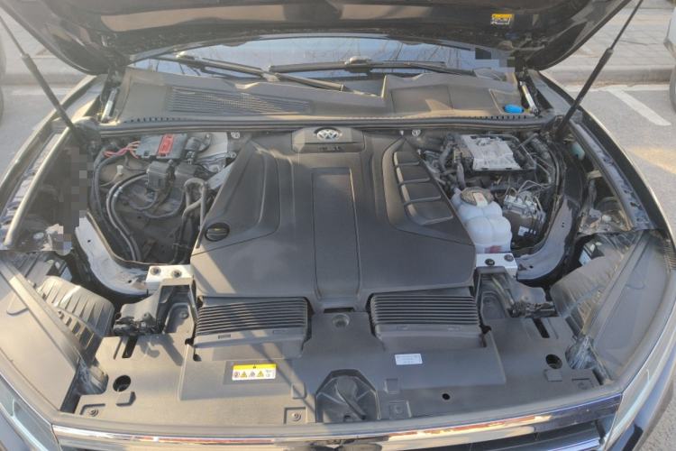 Used Volkswagen Touareg 2022 2.0 TSI Flagship Special Edition Engine Bay