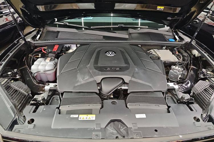Used Volkswagen Touareg 2022 3.0 TSI Luxury Edition Black Diamond Sport Package Engine Bay