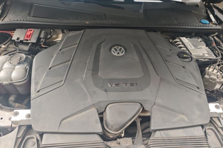 Used Volkswagen Touareg 2022 3.0 TSI Luxury Edition Black Diamond Sport Package Engine Bay