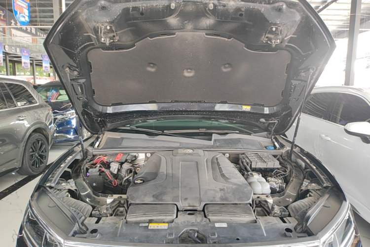 Used Volkswagen Touareg 2022 2.0 TSI RuiShang Edition Engine Bay