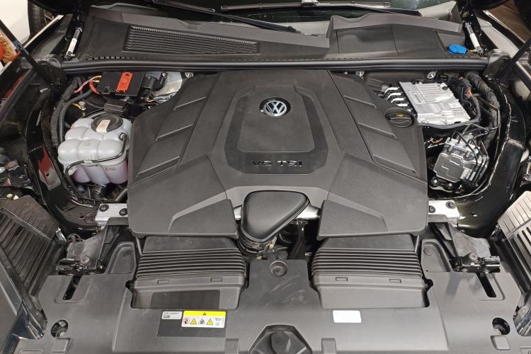 Used Volkswagen Touareg 2022 3.0 TSI Luxury Edition Black Diamond Sport Package Engine Bay