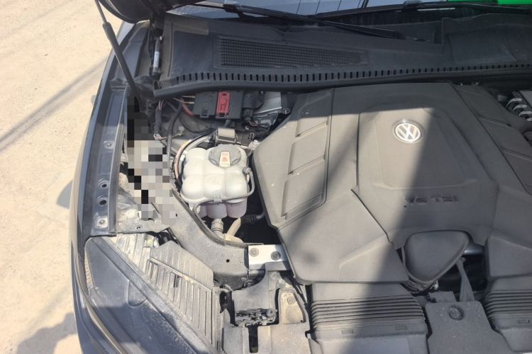 Used Volkswagen Touareg 2022 3.0 TSI Luxury Edition Black Diamond Sport Package Engine Bay Right