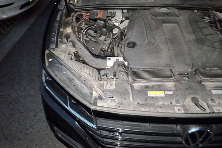 Used Volkswagen Touareg 2022 2.0 TSI RuiShang Edition Engine Bay Right