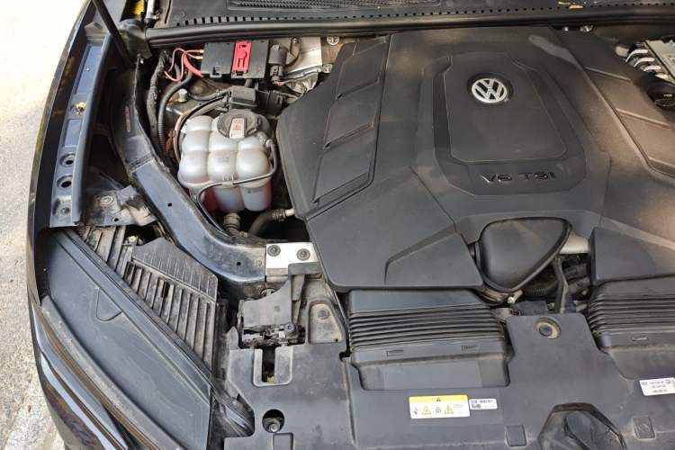 Used Volkswagen Touareg 2022 3.0 TSI Prestige Edition Classic Sport Package Engine Bay Right