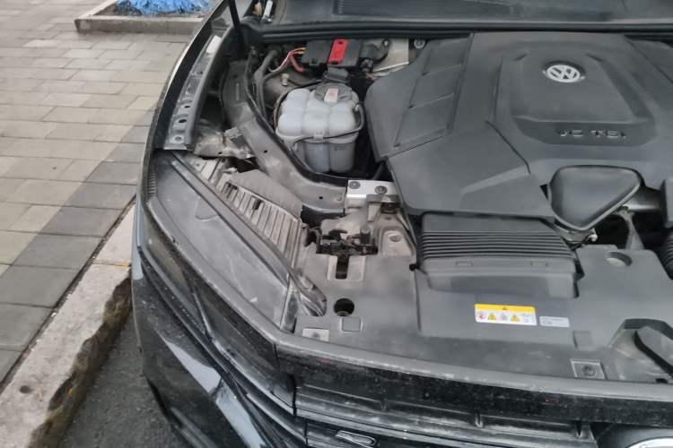 Used Volkswagen Touareg 2022 3.0 TSI Luxury Edition Black Diamond Sport Package Engine Bay Right