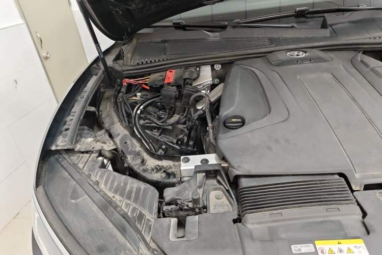 Used Volkswagen Touareg 2022 2.0 TSI Flagship Special Edition Engine Bay Right
