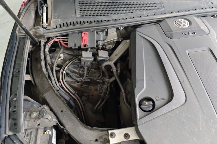 Used Volkswagen Touareg 2022 2.0 TSI Flagship Special Edition Engine Bay Right