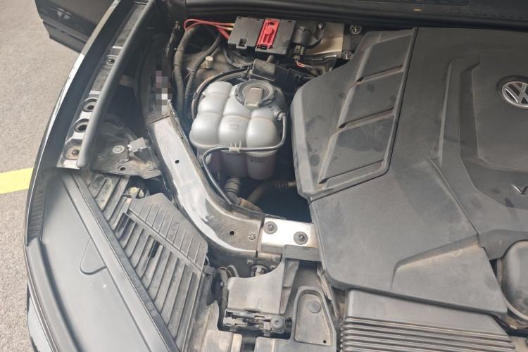 Used Volkswagen Touareg 2022 3.0 TSI Luxury Edition Black Diamond Sport Package Engine Bay Right
