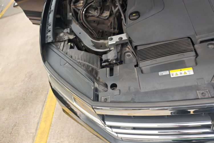 Used Volkswagen Touareg 2022 2.0 TSI RuiShang Edition Engine Bay Right