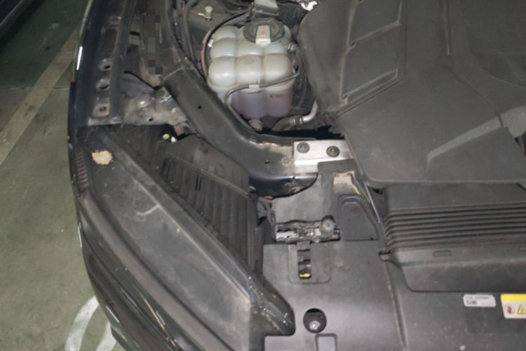 Used Volkswagen Touareg 2022 3.0 TSI Luxury Edition Black Diamond Sport Package Engine Bay Right