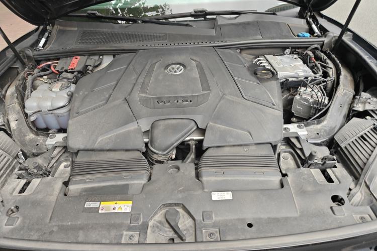 Used Volkswagen Touareg 2022 3.0 TSI Luxury Edition Black Diamond Sport Package Engine Bay