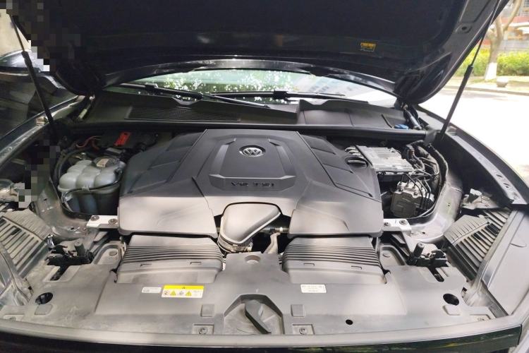 Used Volkswagen Touareg 2022 3.0 TSI Luxury Edition Black Diamond Sport Package Engine Bay