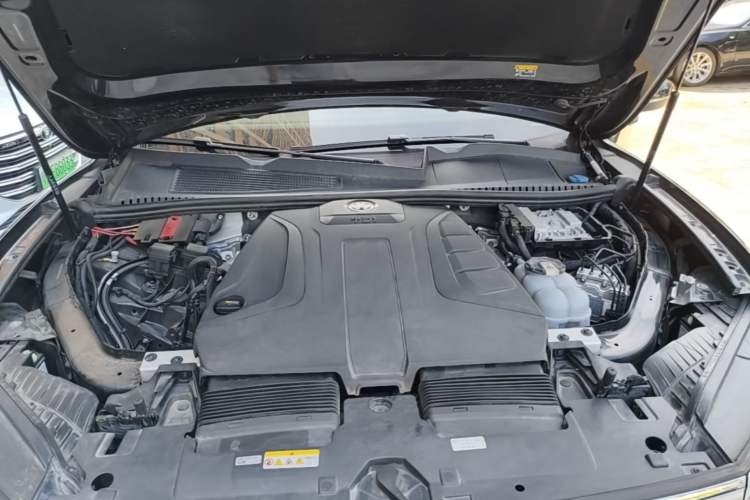 Used Volkswagen Touareg 2022 2.0 TSI Flagship Special Edition Engine Bay