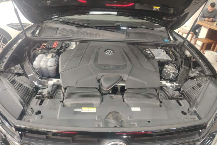Used Volkswagen Touareg 2022 3.0 TSI Luxury Edition Black Diamond Sport Package Engine Bay