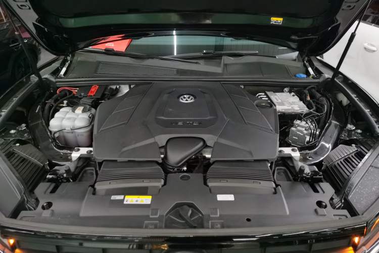 Used Volkswagen Touareg 2022 3.0 TSI Luxury Edition Black Diamond Sport Package Engine Bay