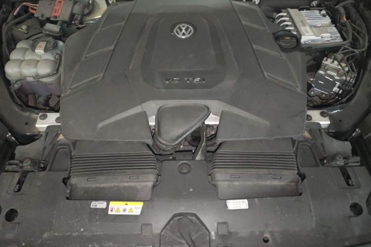 Used Volkswagen Touareg 2022 3.0 TSI Luxury Edition Black Diamond Sport Package Engine Bay