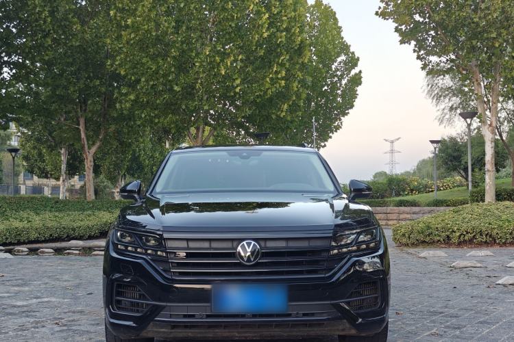 Used Volkswagen Touareg 2022 3.0 TSI Luxury Edition Black Diamond Sport Package Exterior 2