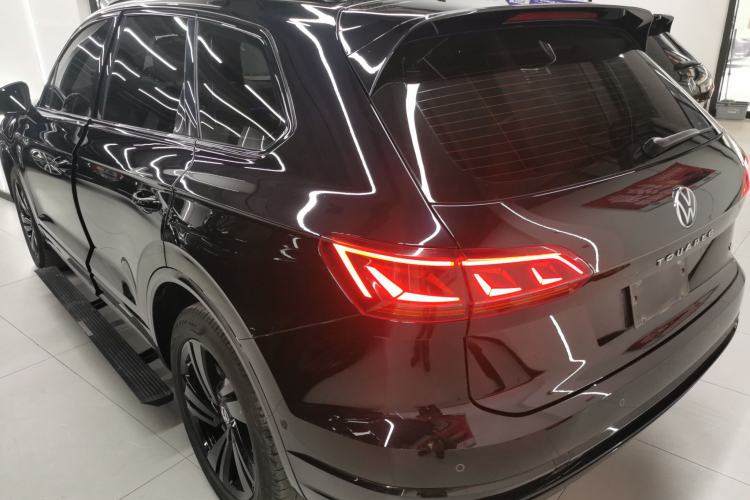 Used Volkswagen Touareg 2022 3.0 TSI Luxury Edition Black Diamond Sport Package Exterior 2